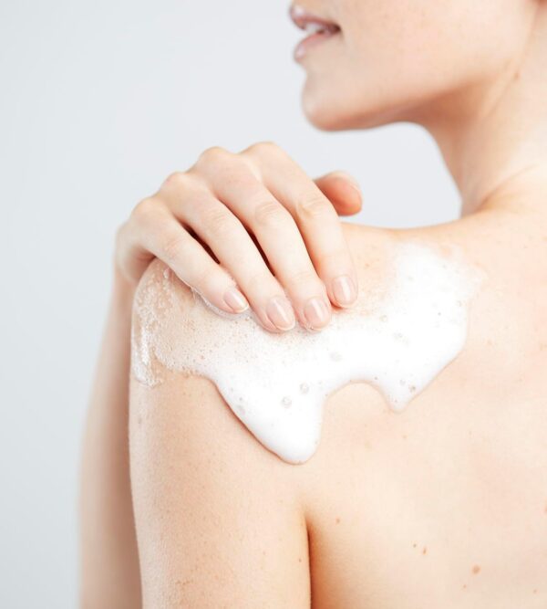 1744587481_61x5PRszzL._AC_SL1500_.jpg ELEMIS Bath and Shower Milk – Nourishing Daily Body Wash with Moisturizing Oil – Gentle Cleansing for Dry, Sensitive Skin – Foaming Cream with Natural Aromatics – 200ml