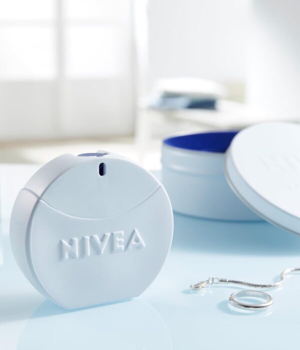 Nivea Creme Eau de Toilette (30 ml), Nivea Creme EDT with the iconic scent of Nivea Cream, fragrance in elegant perfume bottle and Nivea jewellery box