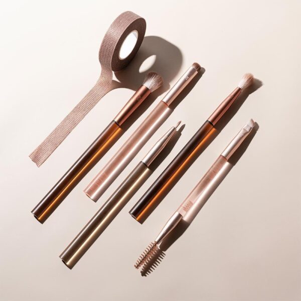 Real Techniques New Nudes Daily Swipe Eye Kit, Makeup Brushes For Eyeshadow, Liner, & Brows, Makeup Tape, For Natural Or Smokey Makeup Look, Synthetic Bristles, Cruelty-Free & Vegan, 7 Piece Set