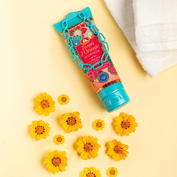 Tesori d'Oriente - Ayurveda Shower Cream with Notes of Amla and Patchouli, Gently Cleanses the Skin and Gives Radiance and Softness, 250 ml