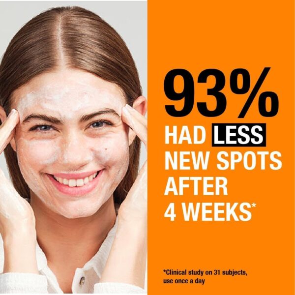 Neutrogena Clear & Defend Facial Scrub (1x 150ml), Oil-Free Face Scrub Suitable for Oily and Spot-Prone Skin, Facial Exfoliator with 2% Salicylic Acid Clinically Proven to Defend Against Breakouts