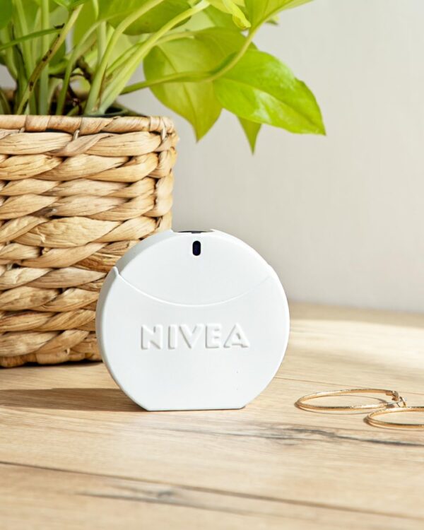Nivea Creme Eau de Toilette (30 ml), Nivea Creme EDT with the iconic scent of Nivea Cream, fragrance in elegant perfume bottle and Nivea jewellery box
