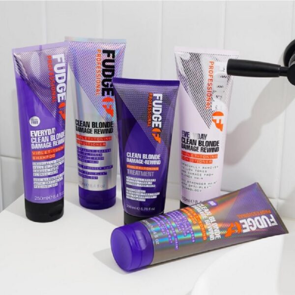 Fudge Professional Everyday Clean Blonde Damage Rewind Conditioner, Daily Purple Toning for Blonde Hair, Bond Repair Technology, 250 ml