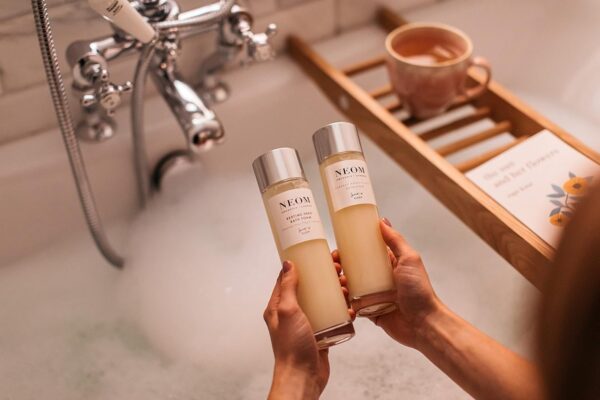 NEOM Organics London – Real Luxury Bath Foam (200ml) | Create Calm with 24 Pure Essential Oils, Delicious Scent