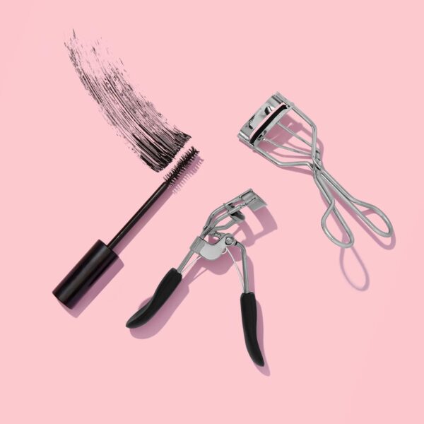 e.l.f. Pro Eyelash Curler Strong, Contoured, Lifting Creates Long Lasting, Eye-Opening, Voluminous Lashes Includes Additional Rubber Replacement Pad Gunmetal,84067