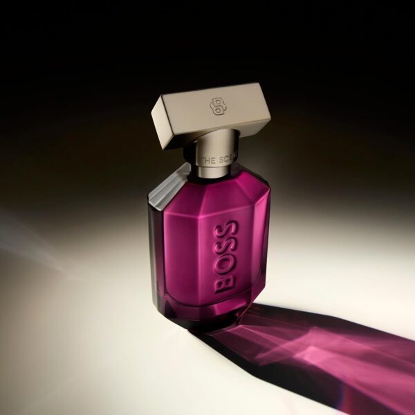 BOSS The Scent Magnetic - Eau de Parfum for Her - Ambery Fragrance with Notes of Osmanthus, Ambrette Seeds and Musk - High Longevity - 50ml (Packaging May Vary)