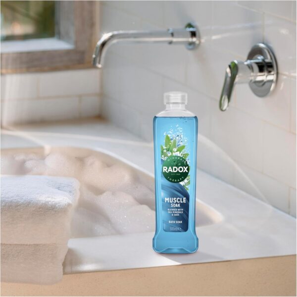 Radox Mineral Therapy Muscle Soak Bath Soak uniquely blended with minerals, herbs & a soothing thyme fragrance for a restorative bubble bath 500 ml