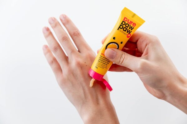 Pure Paw Paw Australian Ointment with Grape to Smooth and Soothe, Suitable For Lips, All Skin Types and Makeup 25g