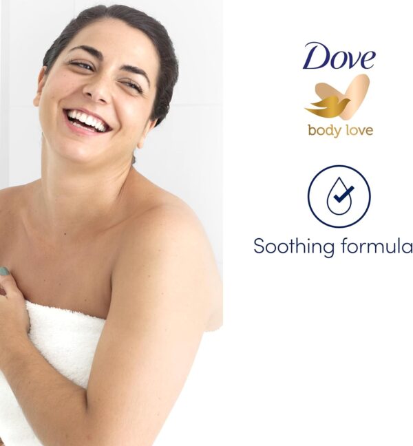 Dove Soothing Caring Bath Bath Soak with ¼ moisturising cream, almond cream & hibiscus for an indulgent bubble bath 450 ml