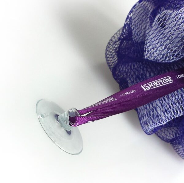 71j8EbULnoL._AC_SL1500_.jpg 1541 London Exfoliating Bath & Shower Body Puff/Scrunchie/Buffer (Aubergine)
