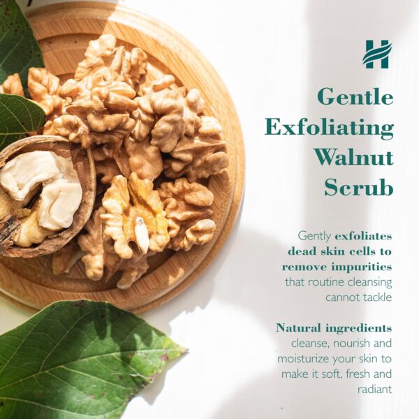 Himalaya Gentle Exfoliating Walnut Scrub Fortified with Walnuts and Wheat Germ for Clear Skin - 75ml