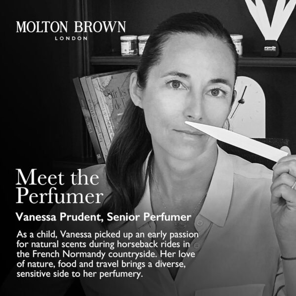 Molton Brown Delicious Rhubarb & Rose Bath & Shower Gel 300 ml