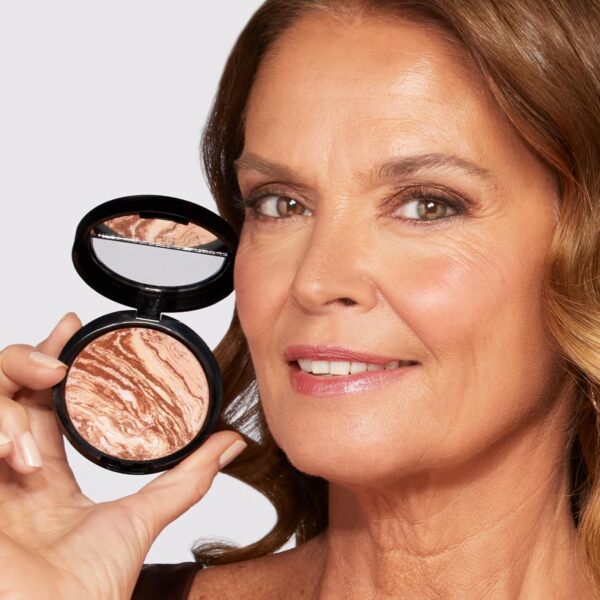 Laura Geller Beauty LAURA GELLER NEW YORK Baked Bronze-N-Brighten Bronzer Powder - Medium - Natural Bronze Glow