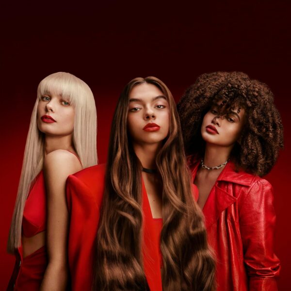 Wella Professionals Ultimate Repair Protective Leave-In Lotion, Visibly Repairs Bleached and Heat-Damaged Hair, with AHAs and Omega 9 to Rebuild and Strengthen, UV Protection for All Hair Types