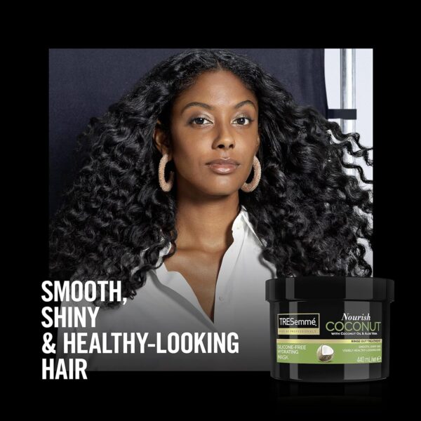 TRESemmé Nourish Coconut Hydrating Mask rinse-out hair treatment with Coconut Oil & Aloe Vera for smooth, shiny, healthy-looking hair 440 ml