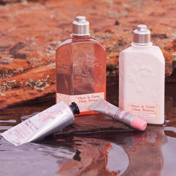 L'OCCITANE Cherry Blossom Bath & Shower Gel 250ml | Delicate, Floral & Fresh Scent | Luxury Body Cleanser for All Skin Types