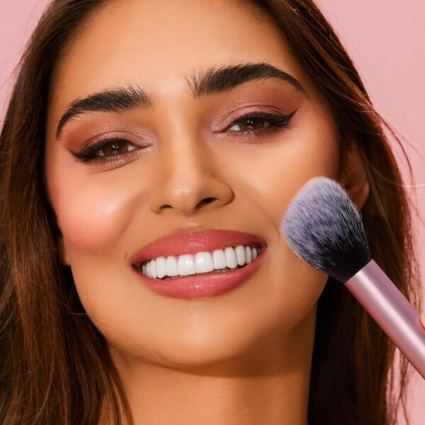 Real Techniques Everyday Essentials + Makeup Sponge Kit, Makeup Brushes and Makeup Blender Sponge, For Foundation, Blush, Bronzer, Eyeshadow, and Powder, Synthetic Bristles, Cruelty Free, 5 Piece Set
