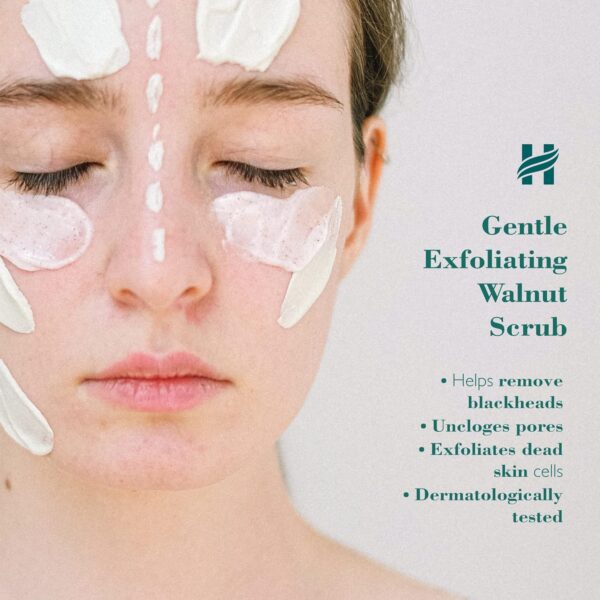 Himalaya Gentle Exfoliating Walnut Scrub Fortified with Walnuts and Wheat Germ for Clear Skin - 75ml