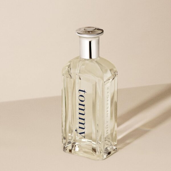 Tommy Hilfiger – Tommy Eau de Toilette 30 ml – Perfume for Men – Fougère Fragrance – Citrus and Fruity Notes – Transparent Glass Bottle