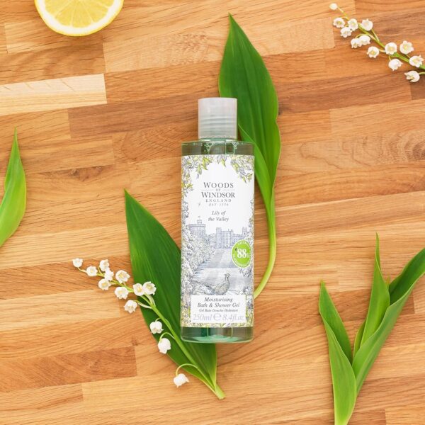 Woods of Windsor Lily of the Valley Bath and Shower Gel, Womens Shower Gel with Geranium and Citrus Notes, Moisturising Body Wash for Women with Vitamin E, Lily of the Valley Scent 250ml