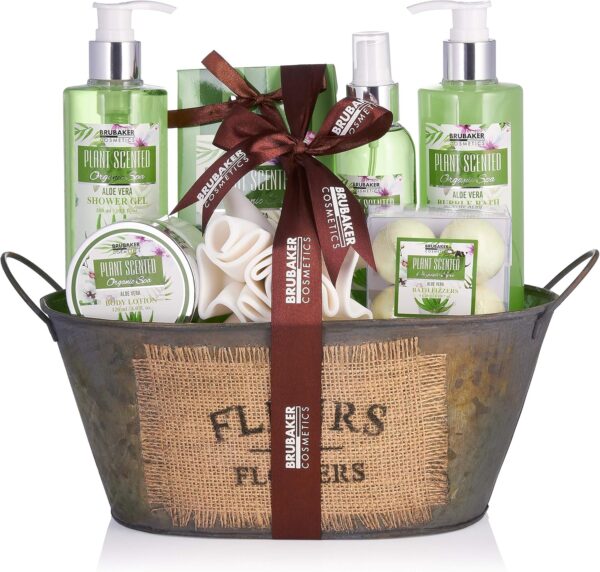 BRUBAKER Cosmetics Bath and Shower Set Aloe Vera - 11-Piece Gift Set in Vintage Bathtub